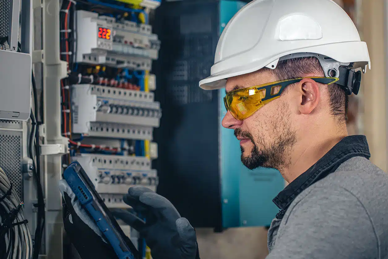¿Cuál es el sueldo de un Técnico en Instalaciones Eléctricas y Automáticas?