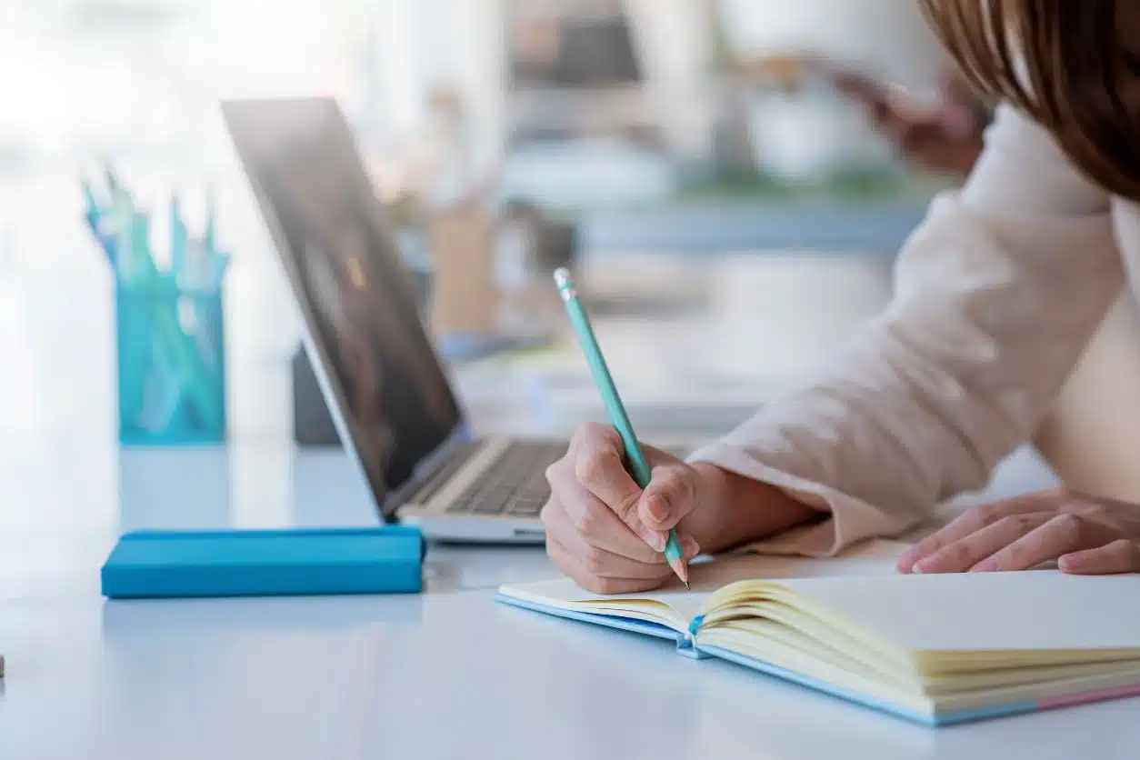 Cursos para sacarse la ESO: ¡consigue tu título!
