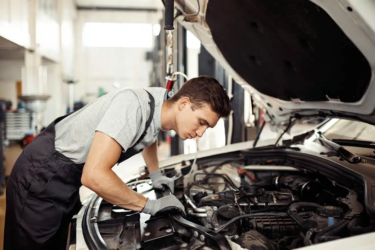 electricista-electronico-mantenimiento-reparacion-automocion