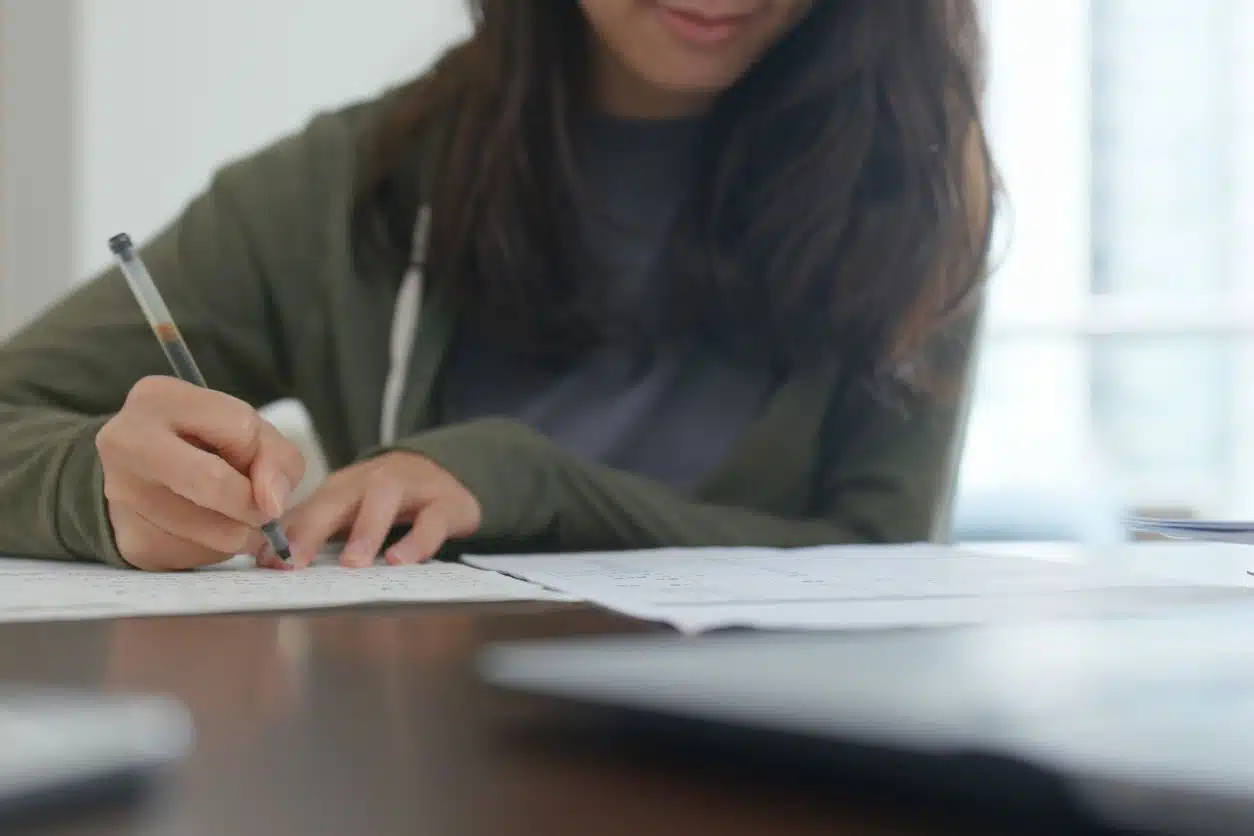 Modelo de examen para las Pruebas Libres de Administración y Finanzas